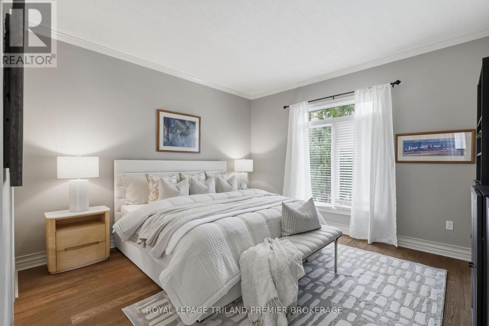 #31 400 AMBLESIDE DRIVE - 24