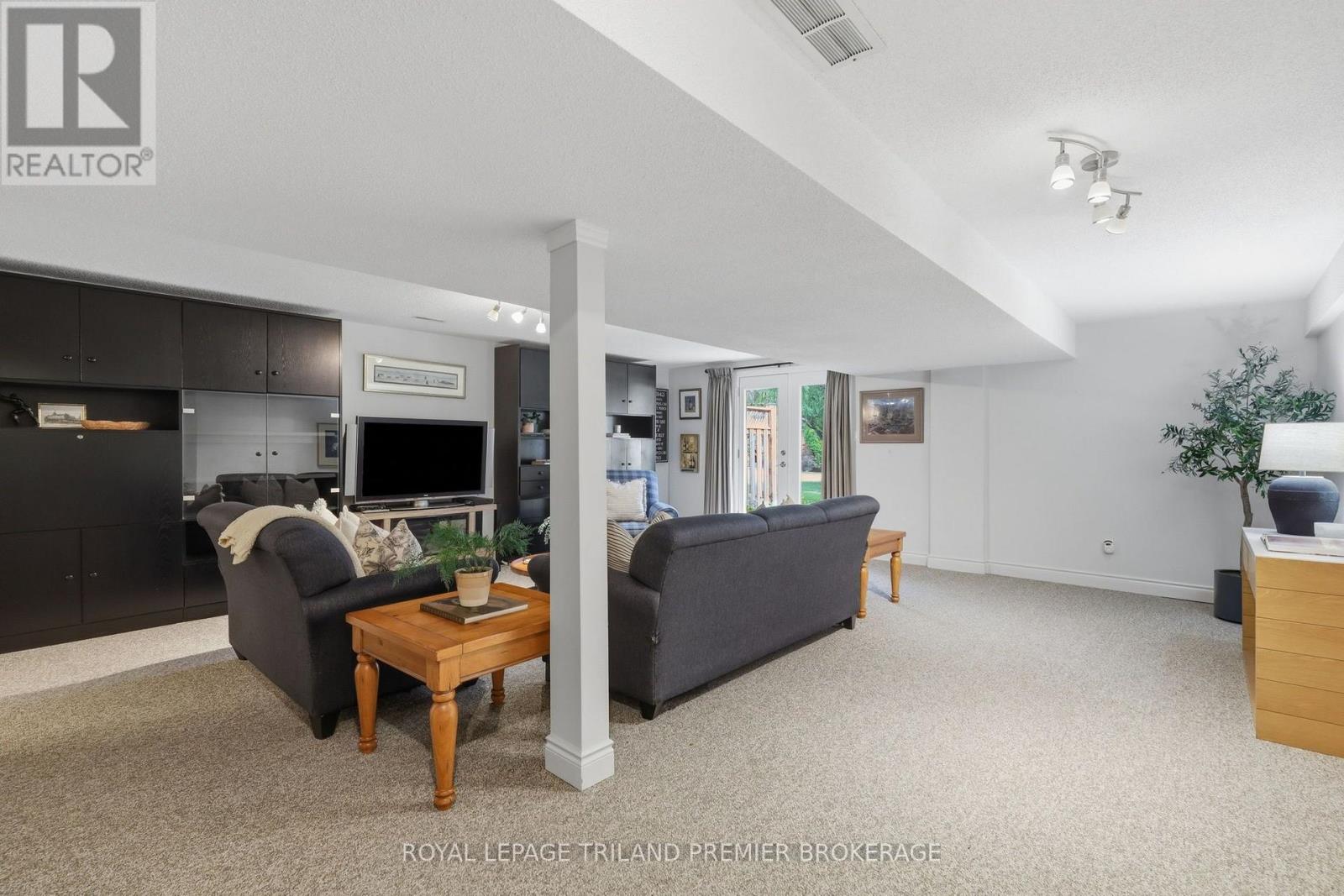 #31 400 AMBLESIDE DRIVE - Image 30