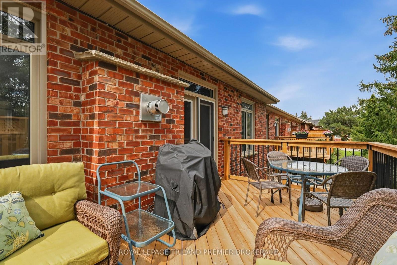 #31 400 AMBLESIDE DRIVE - 39
