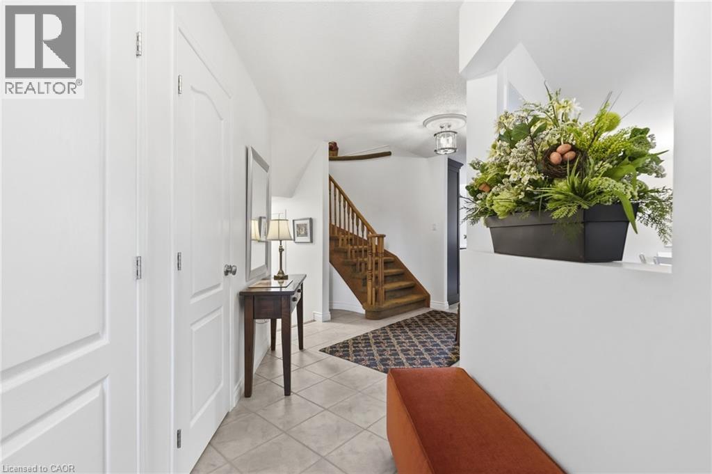 64 REDFERN Avenue - 5