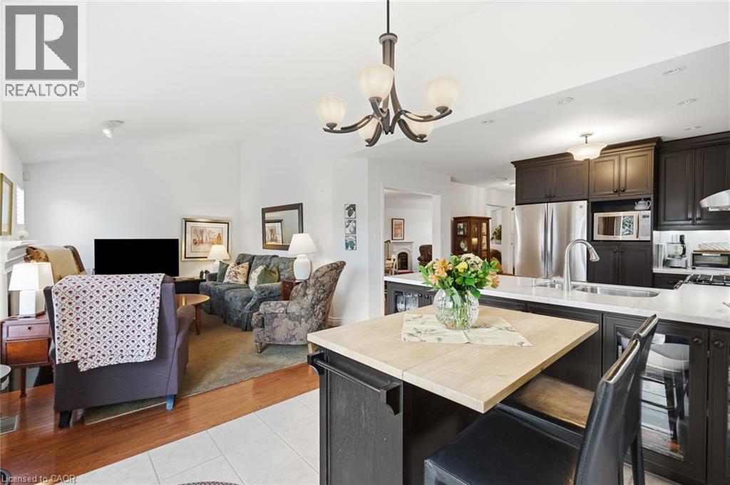 64 REDFERN Avenue - 19