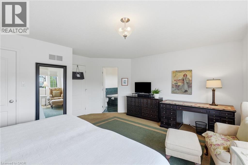 64 REDFERN Avenue - 32