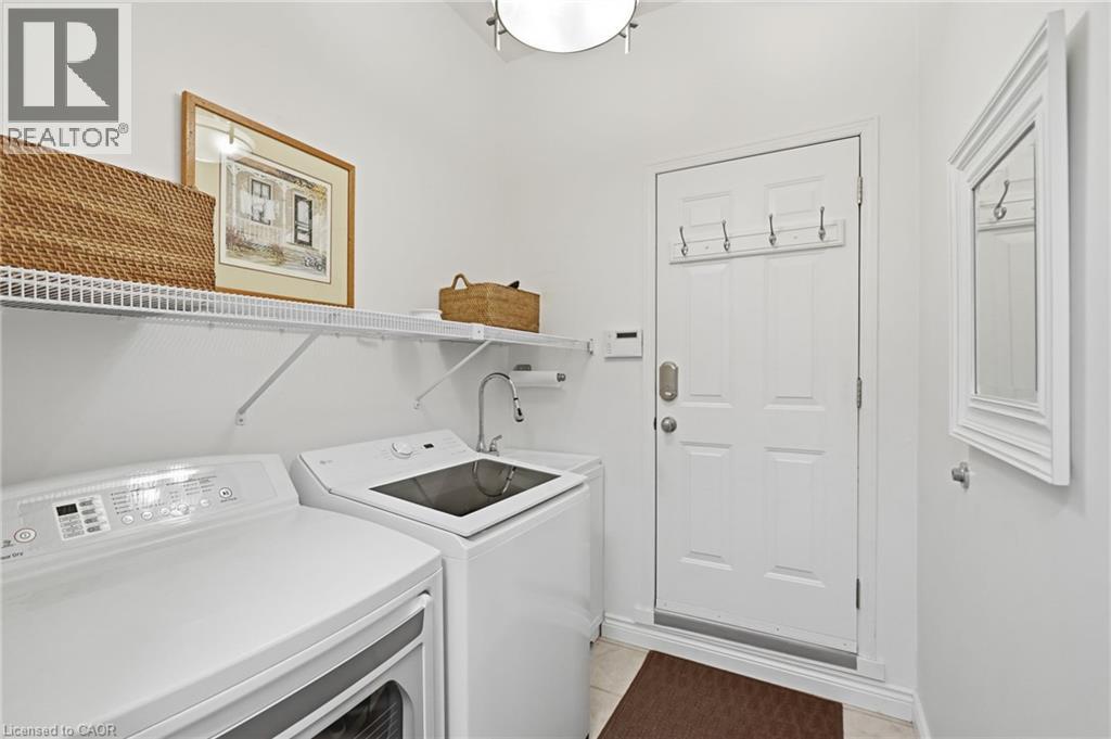64 REDFERN Avenue - 36