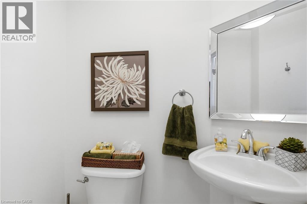 64 REDFERN Avenue - 22