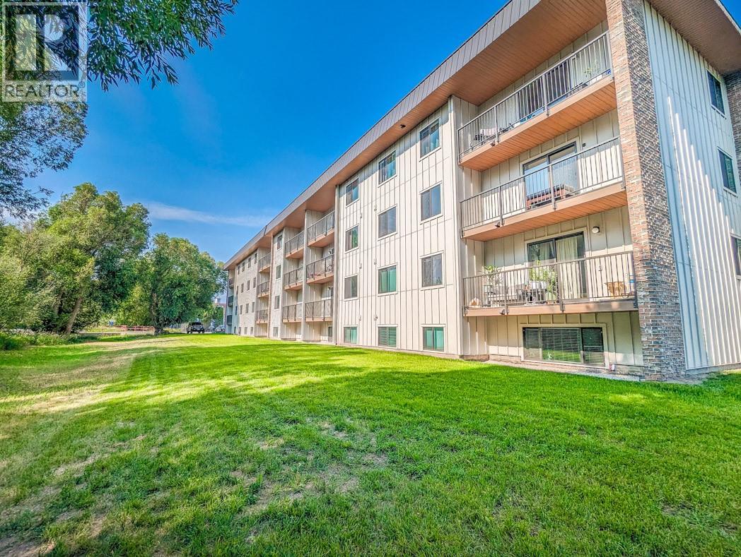 606 18TH Avenue N Unit# 403, Cranbrook