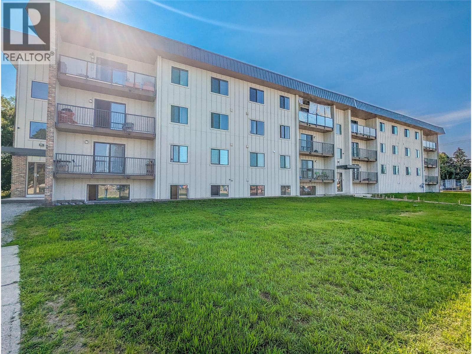 606 18TH Avenue N Unit# 403, Cranbrook