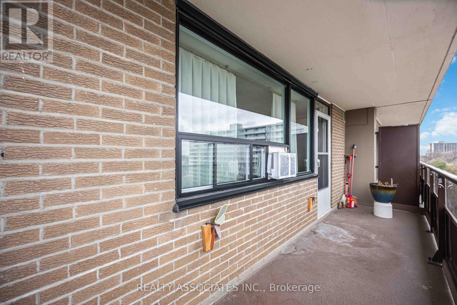 #811 180 MARKHAM ROAD - 29
