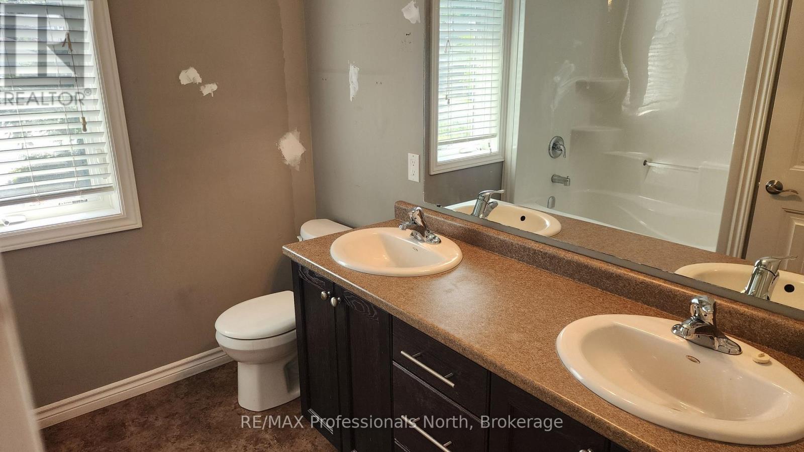 5 GREAVES AVENUE - Image 15