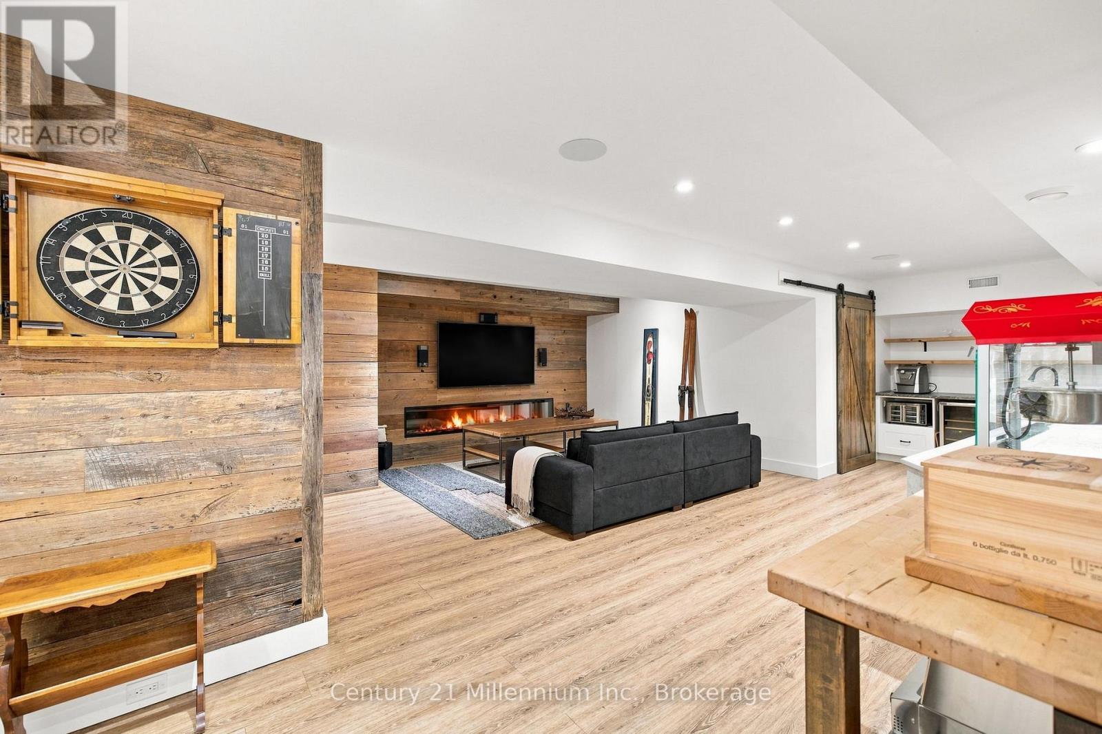 129 BLUESKI GEORGE CRESCENT - 37