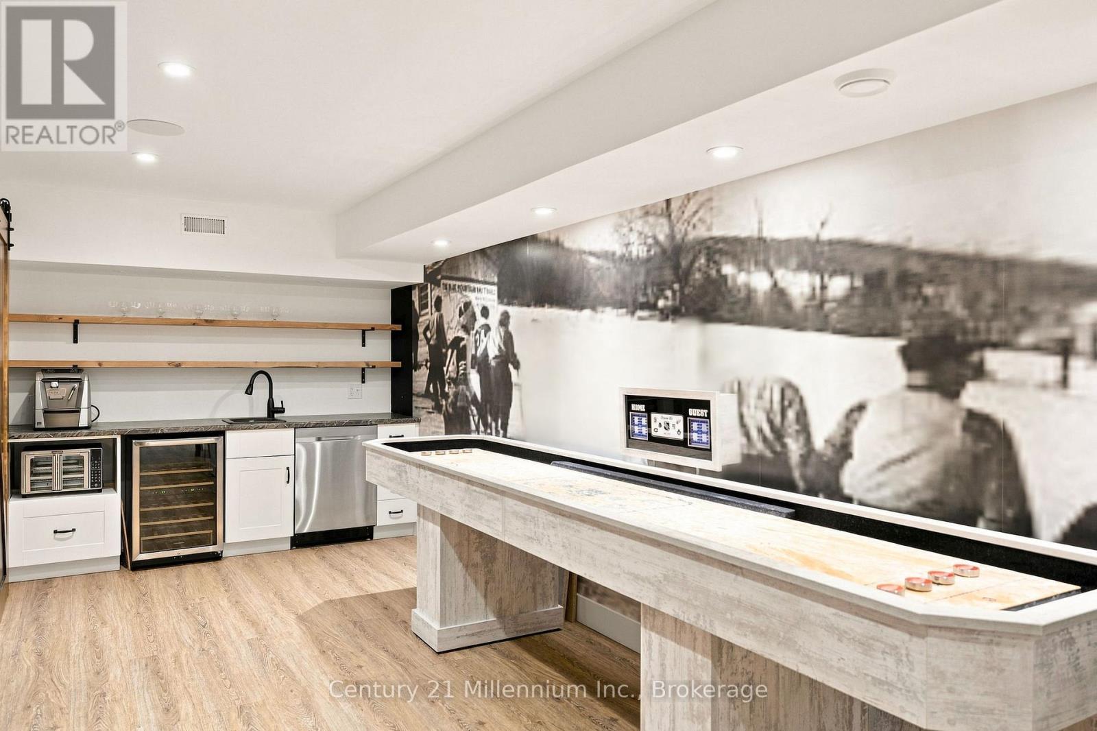 129 BLUESKI GEORGE CRESCENT - 40