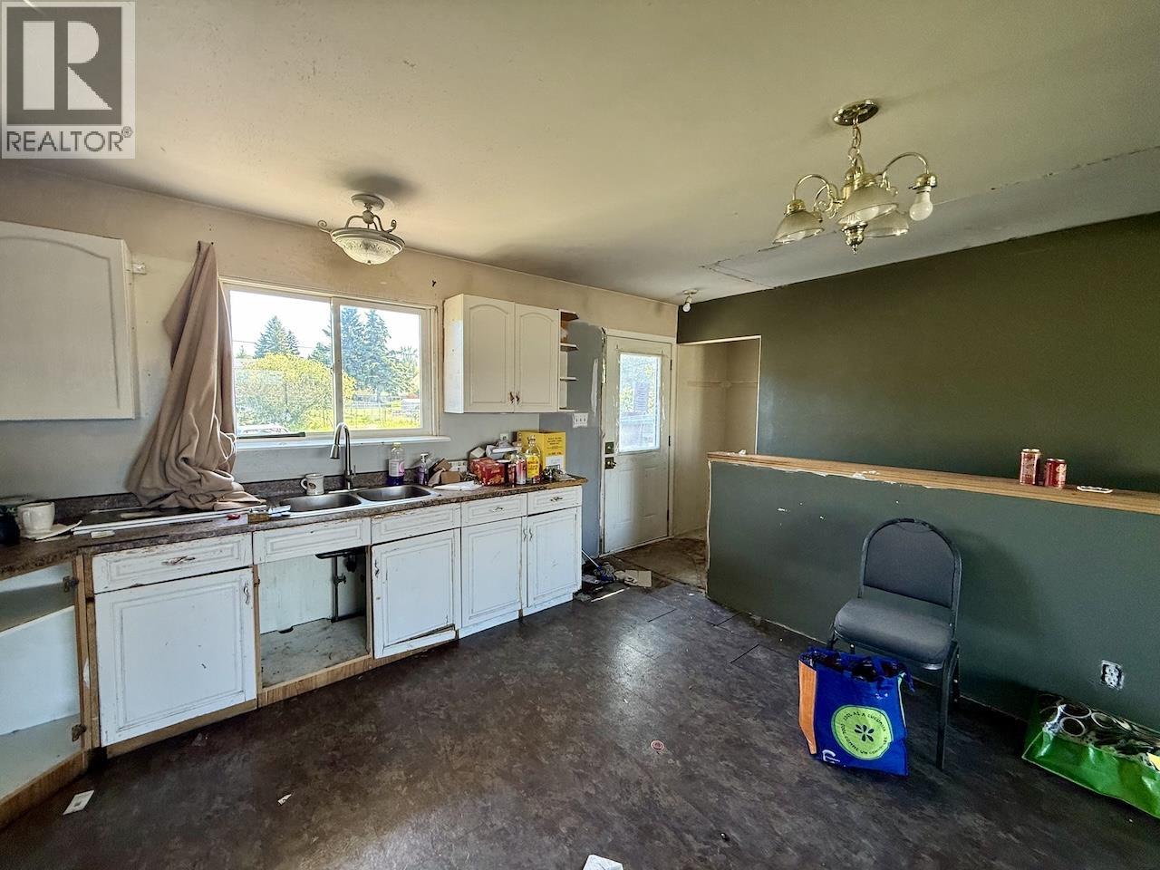 9203 91 STREET - 5