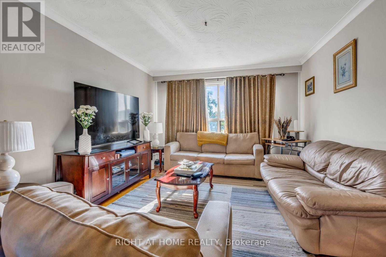 497 NAIRN AVENUE - 36