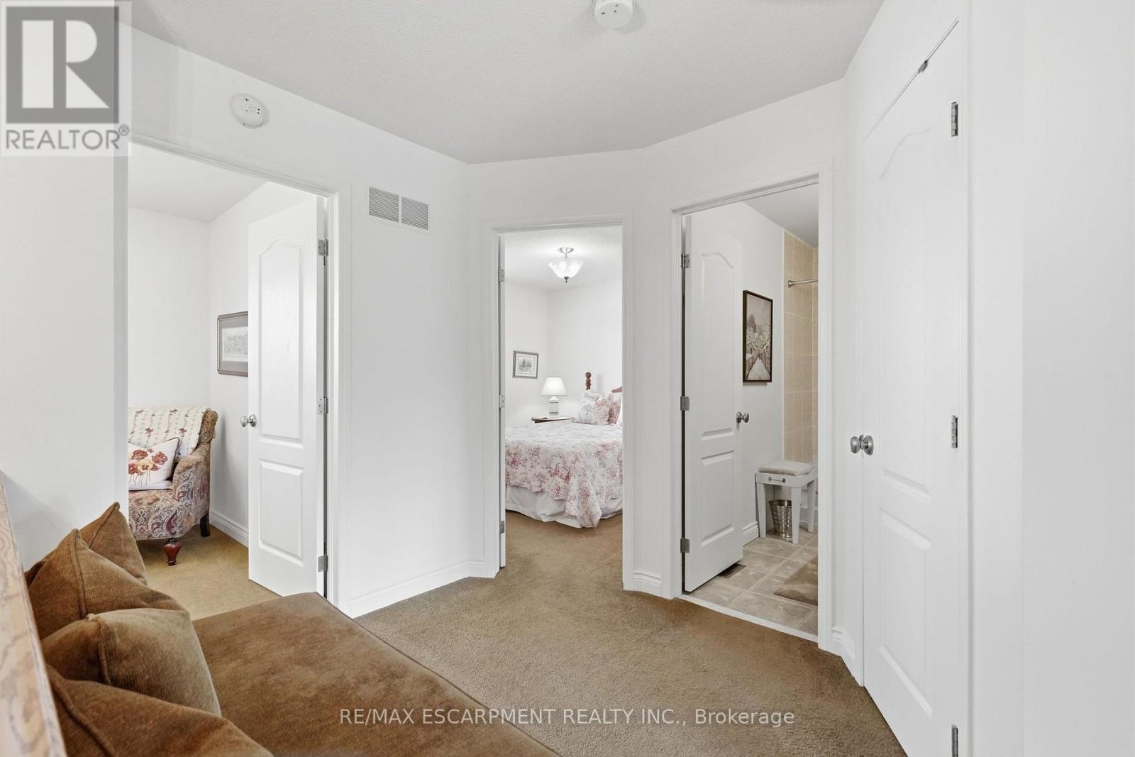 64 REDFERN AVENUE - 24