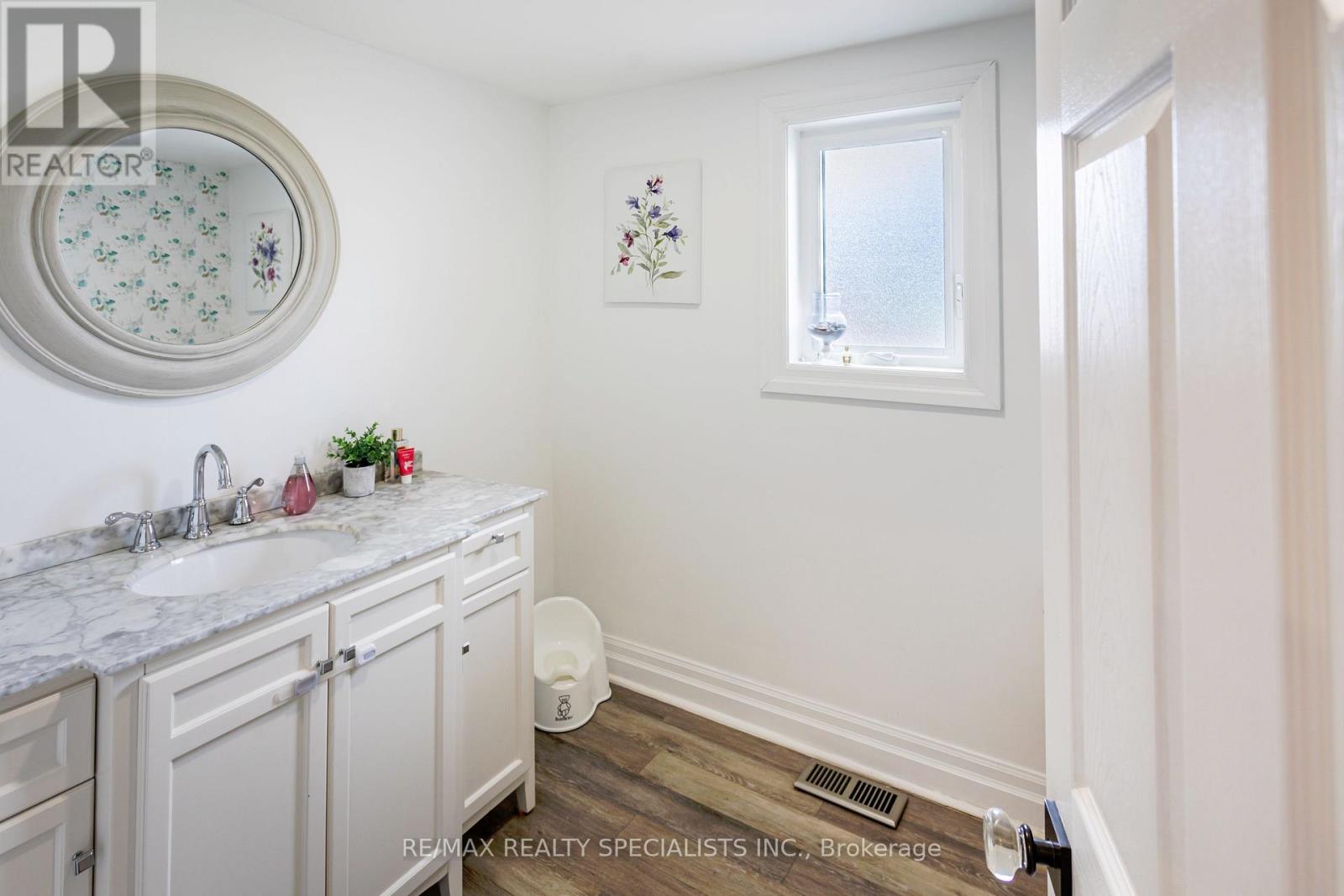 475 MAIN STREET W - 13