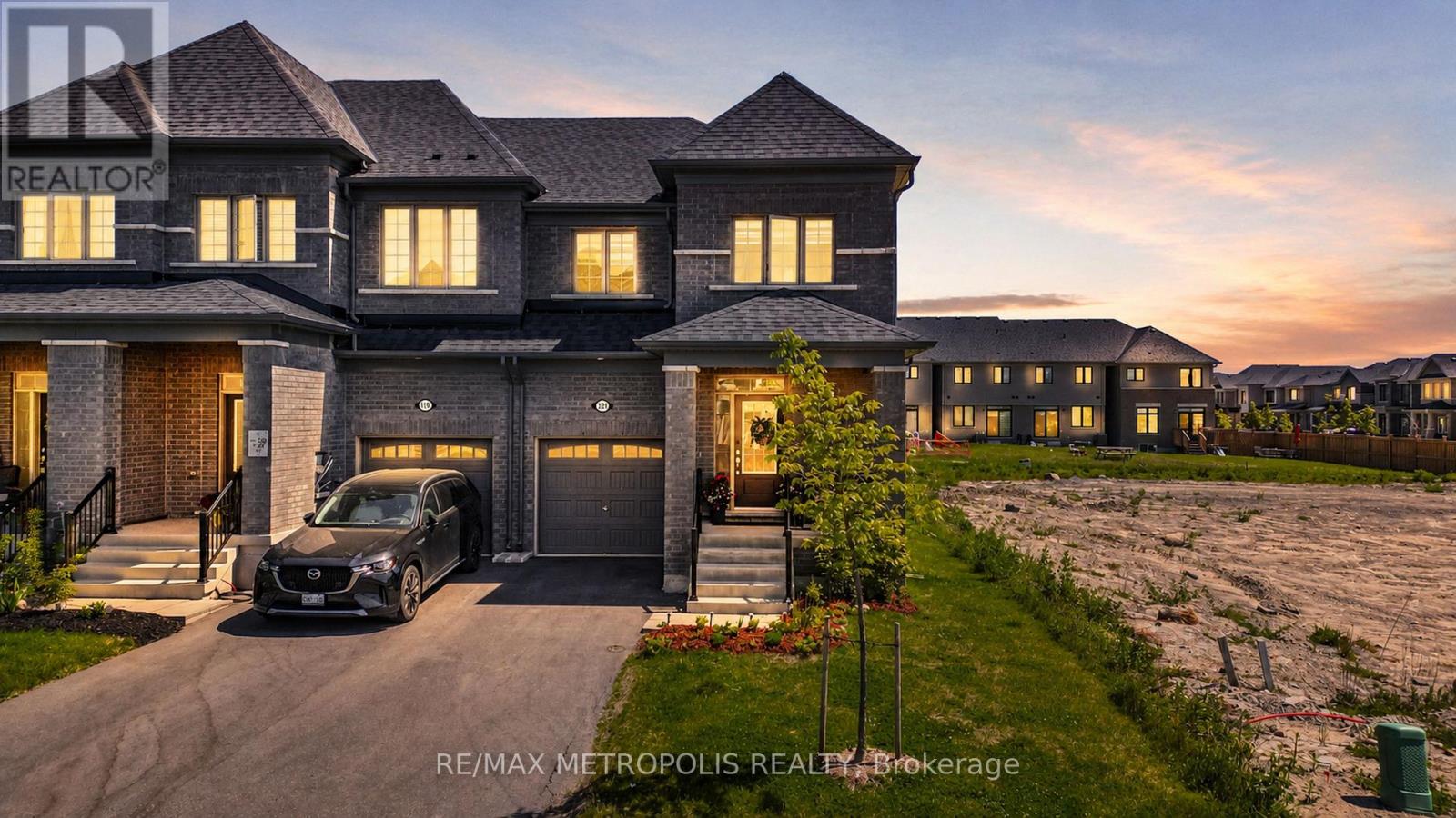 421 TREVOR STREET - 4