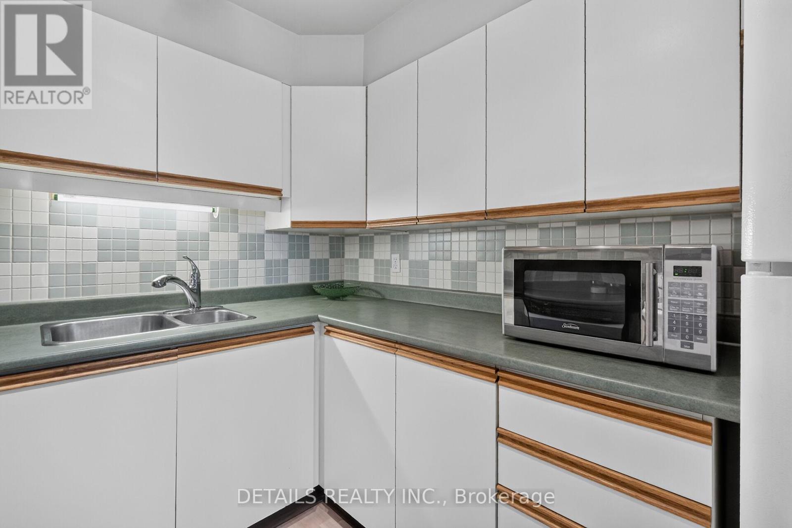 #7 1 STONEBANK CRESCENT - Image 21