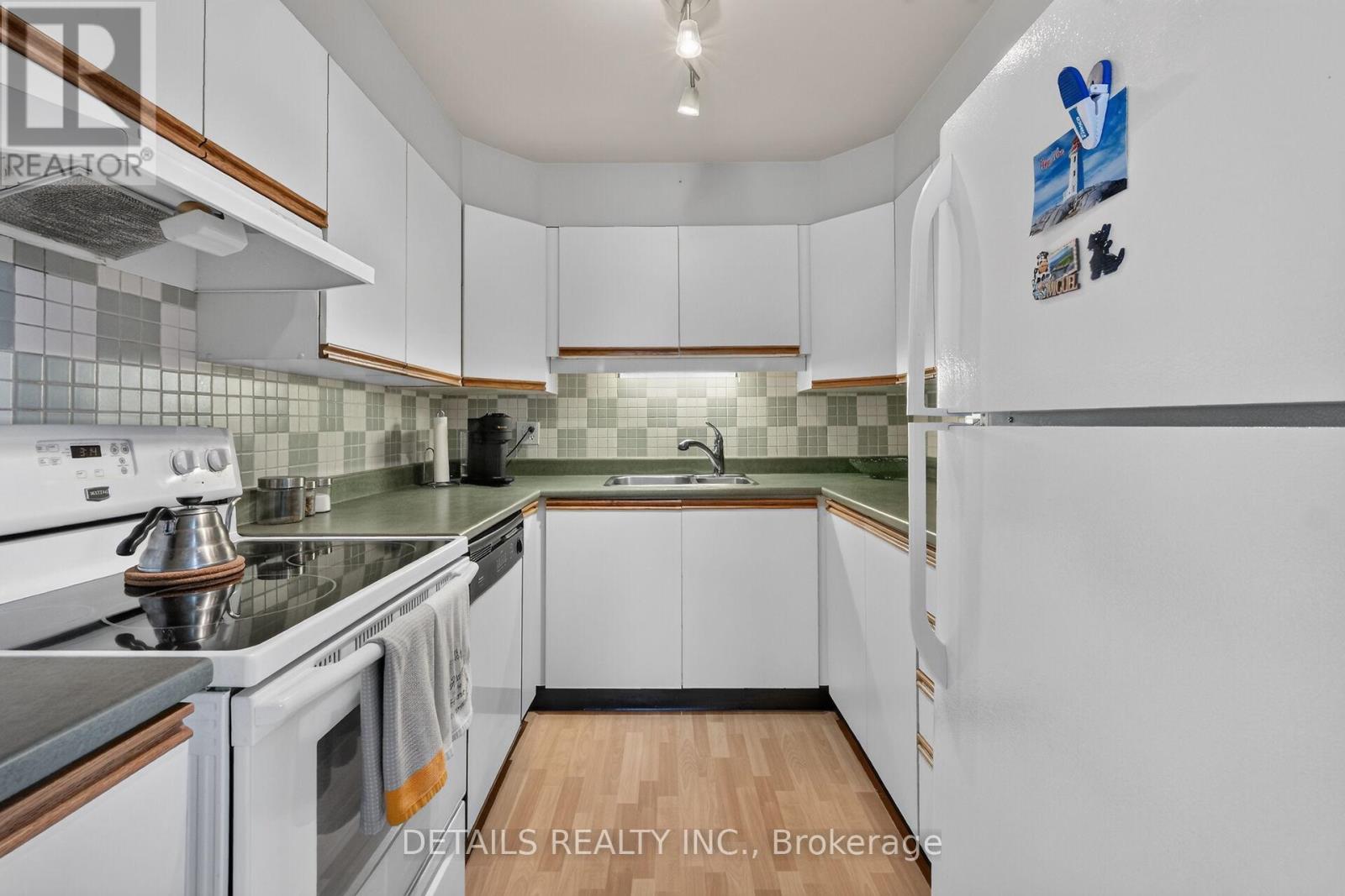 #7 1 STONEBANK CRESCENT - Image 19