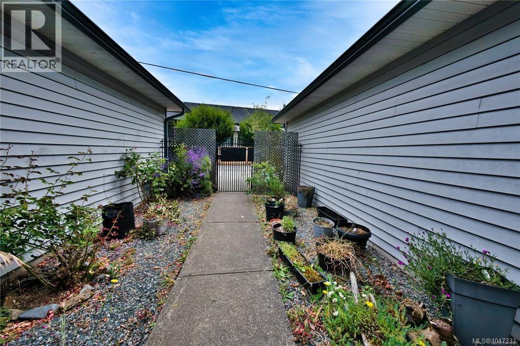 202 211 Victoria Rd, Nanaimo