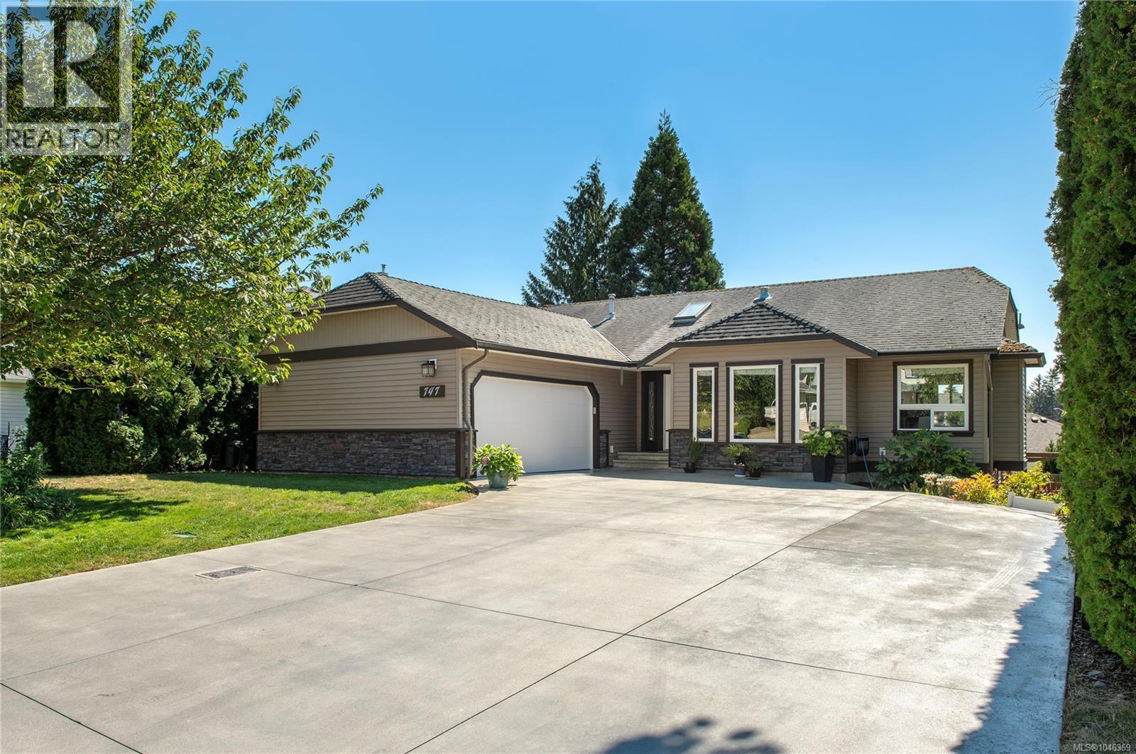 747 Steenbuck Dr, Campbell River