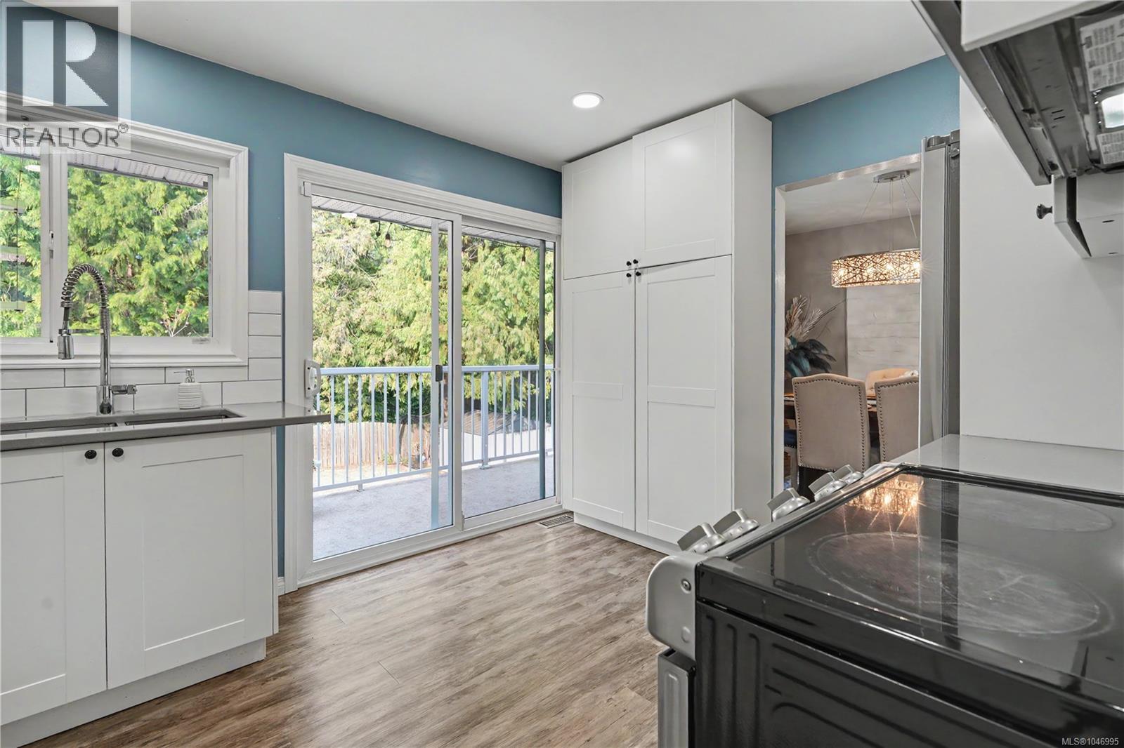 3374 Uplands Dr - Image 11