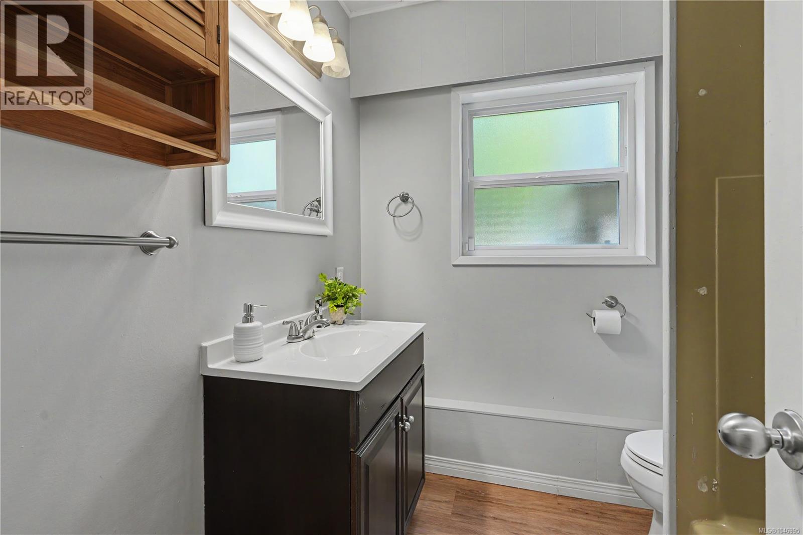 3374 Uplands Dr - Image 36