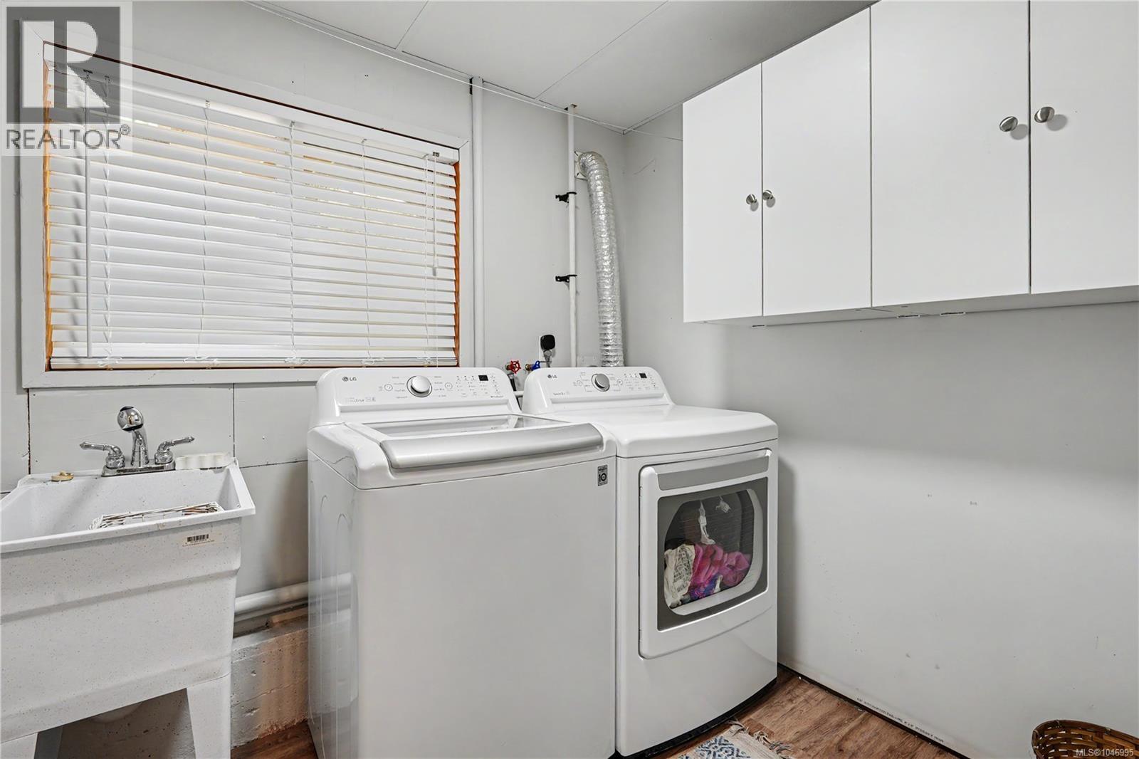 3374 Uplands Dr - Image 37
