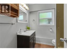 3374 Uplands Dr, Nanaimo, BC V9T2T5 Photo 36