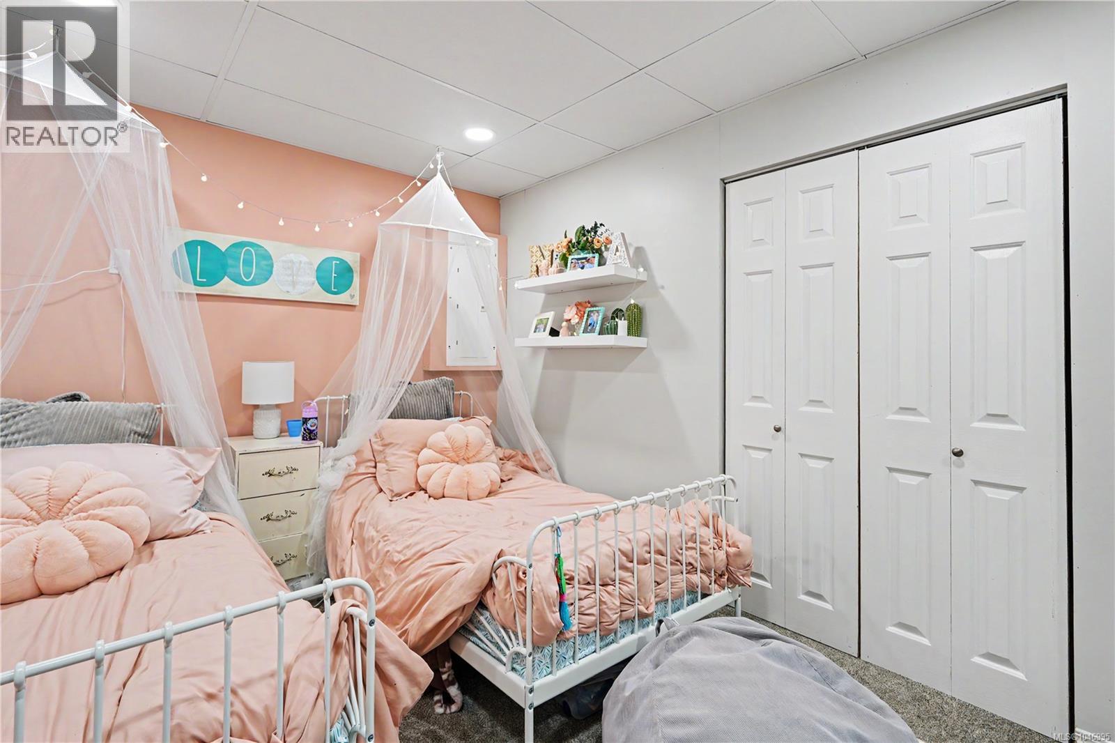 3374 Uplands Dr - 33