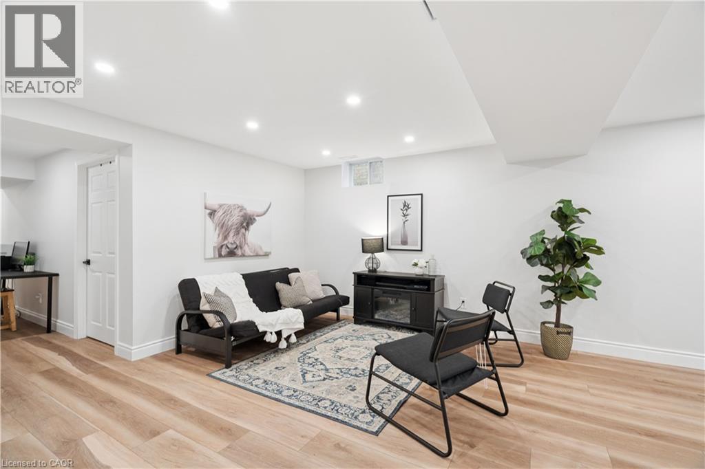 27 SPRUCE Boulevard - Image 28