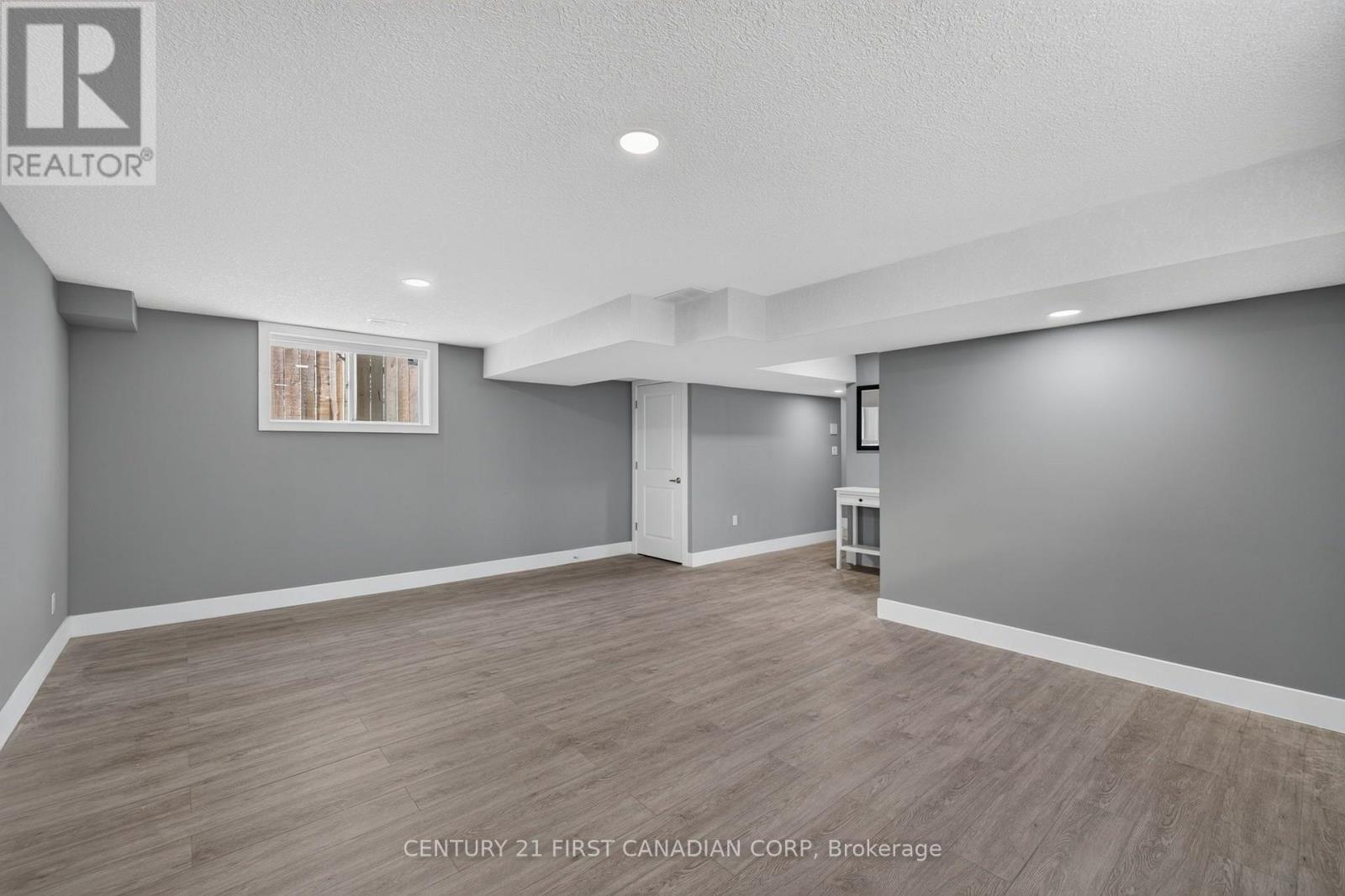 362 EDGEVALLEY ROAD - Image 31