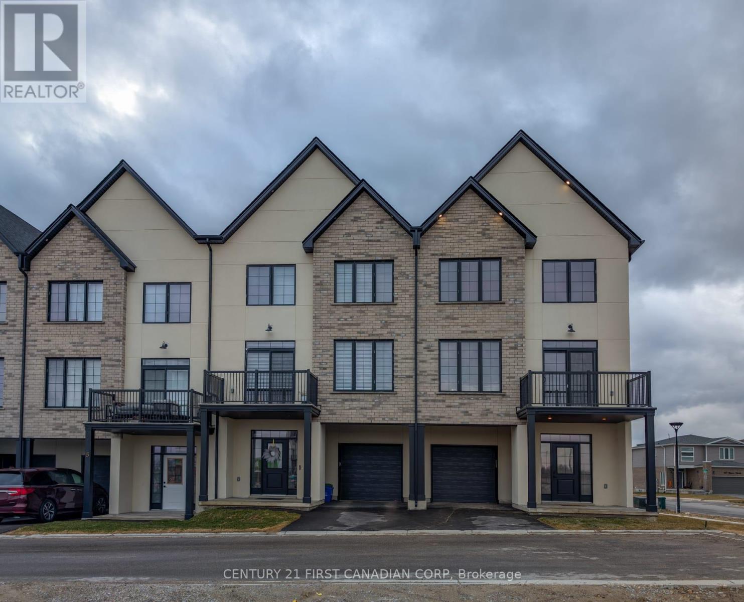 #38 235 KENNINGTON WAY - 1
