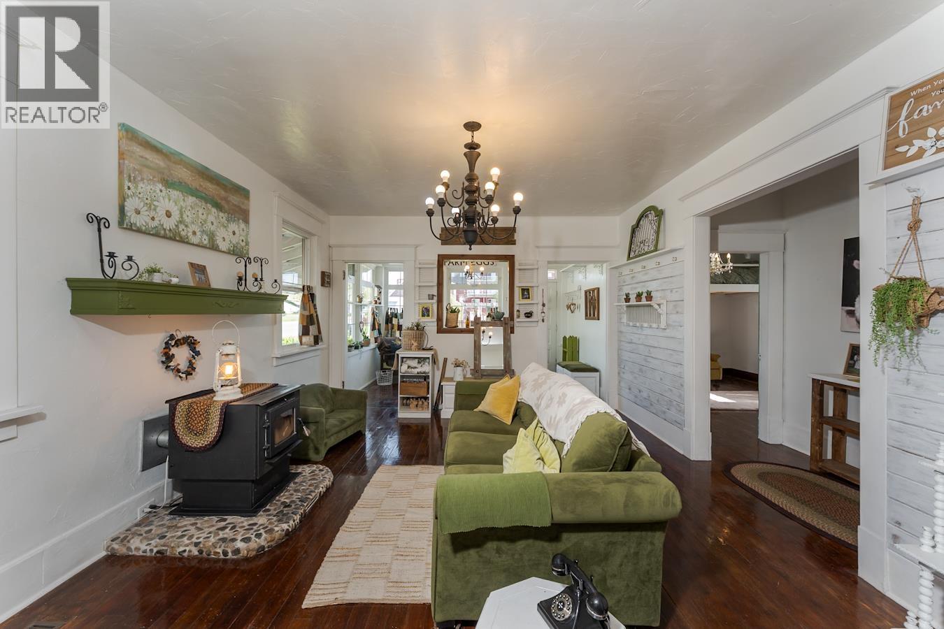 Photo 9 of 41 — 1787 7TH AVENUE · Prince George, BC