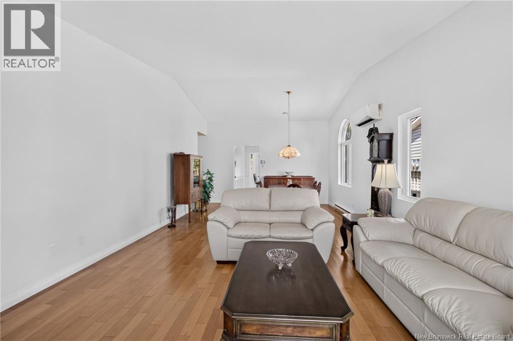 268-180 Acadie - Image 10