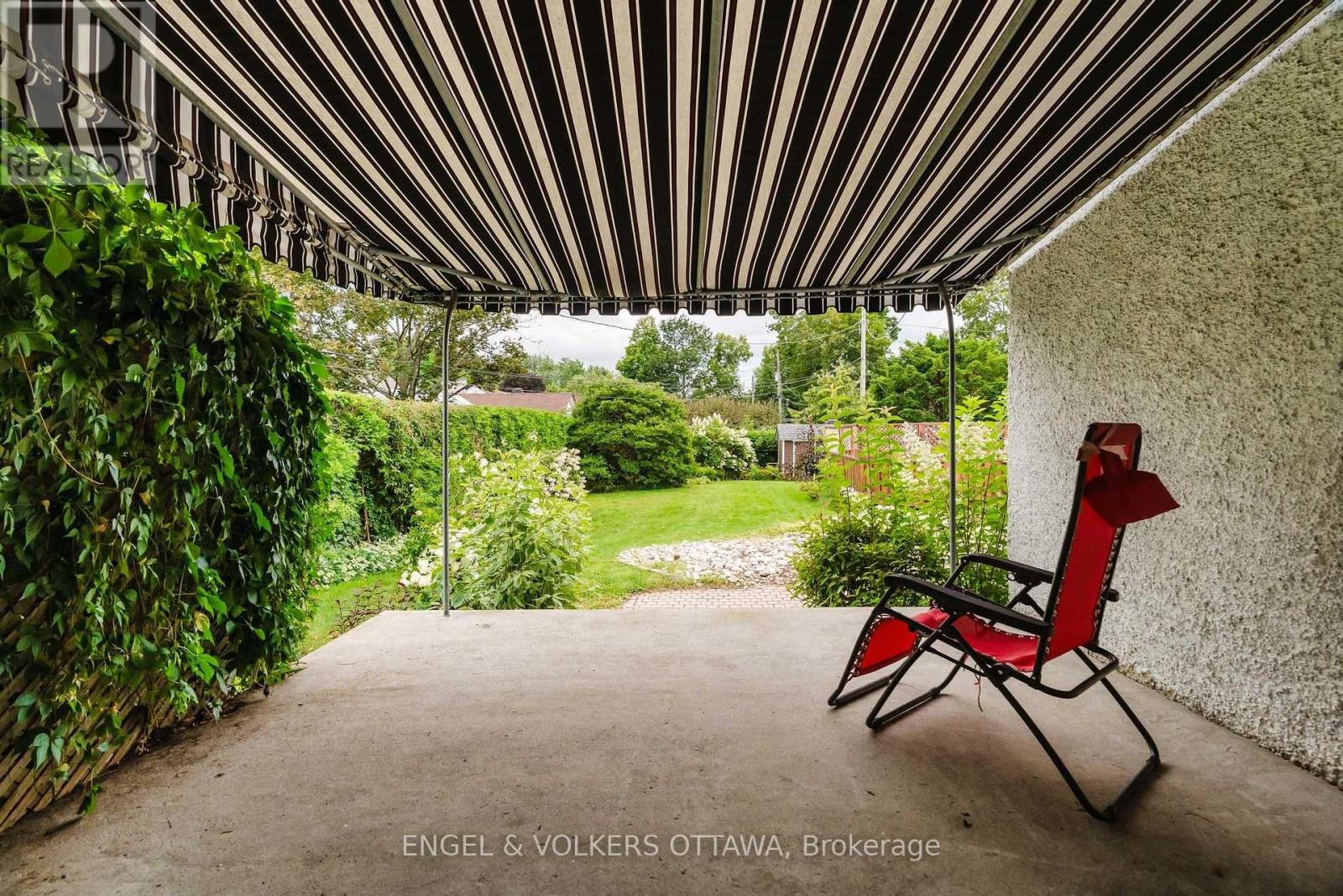 Photograph of 1988 CARLING AVENUE