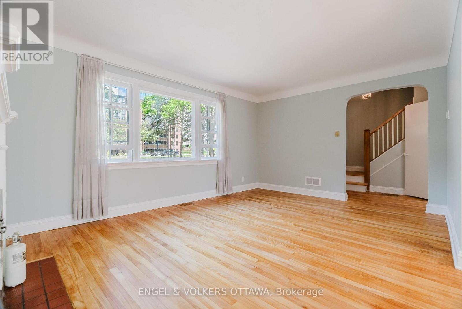 Photograph of 2028 CARLING AVENUE