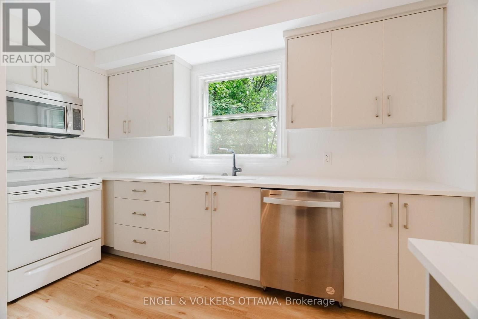 Photograph of 2028 CARLING AVENUE