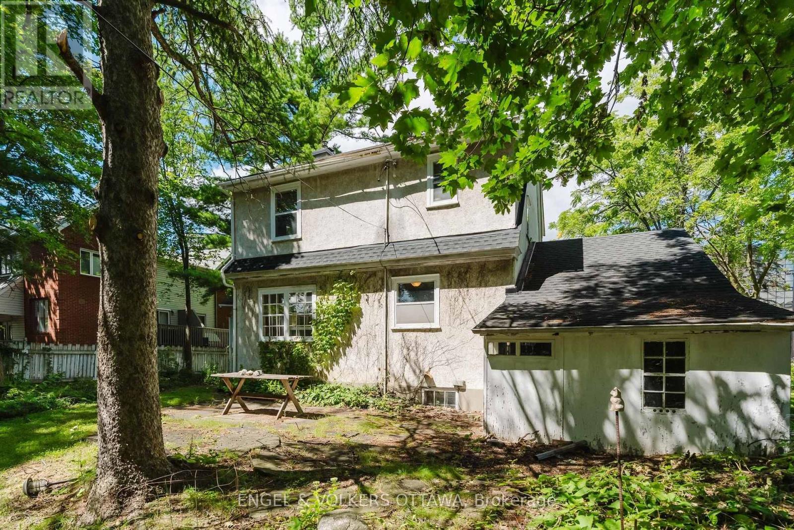 Photograph of 2028 CARLING AVENUE