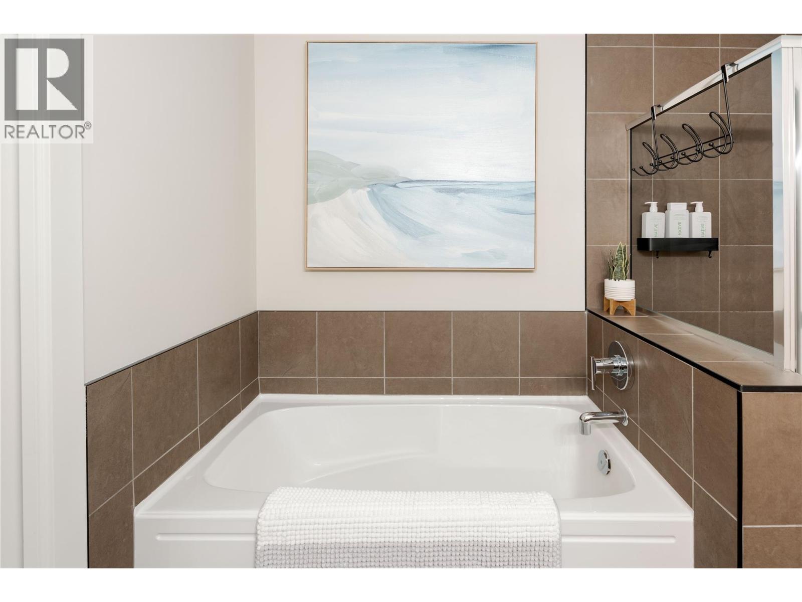 208 3229 Skyview Lane, West Kelowna