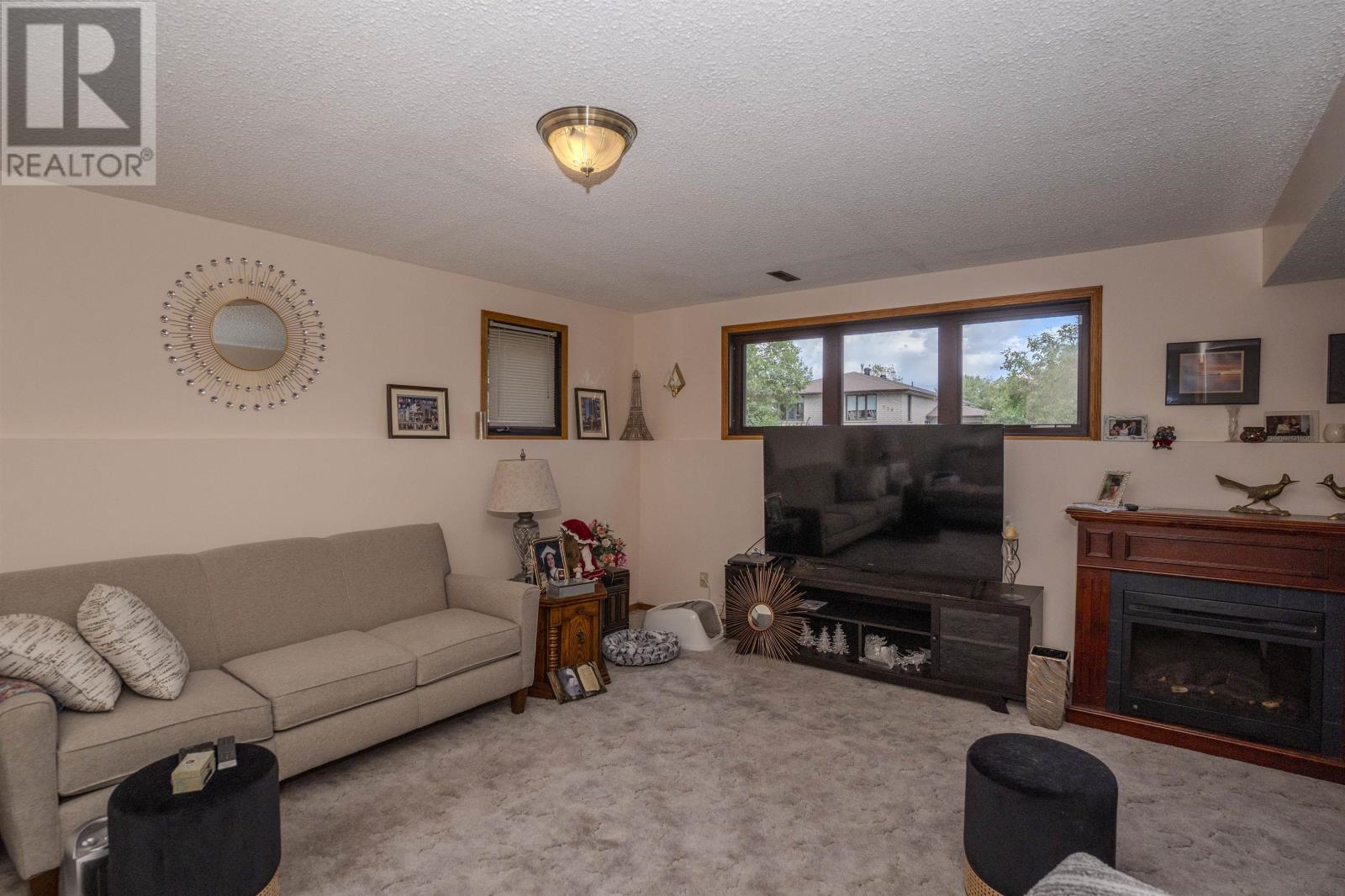 224 London DR - Image 17