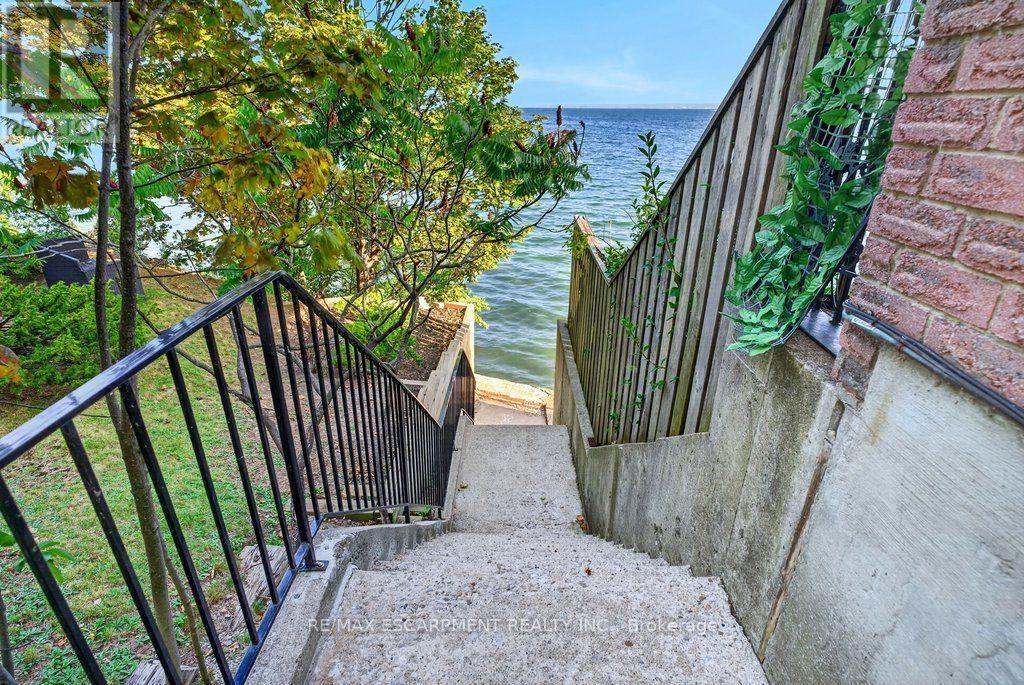 #8 2136 OLD LAKESHORE ROAD - Image 35