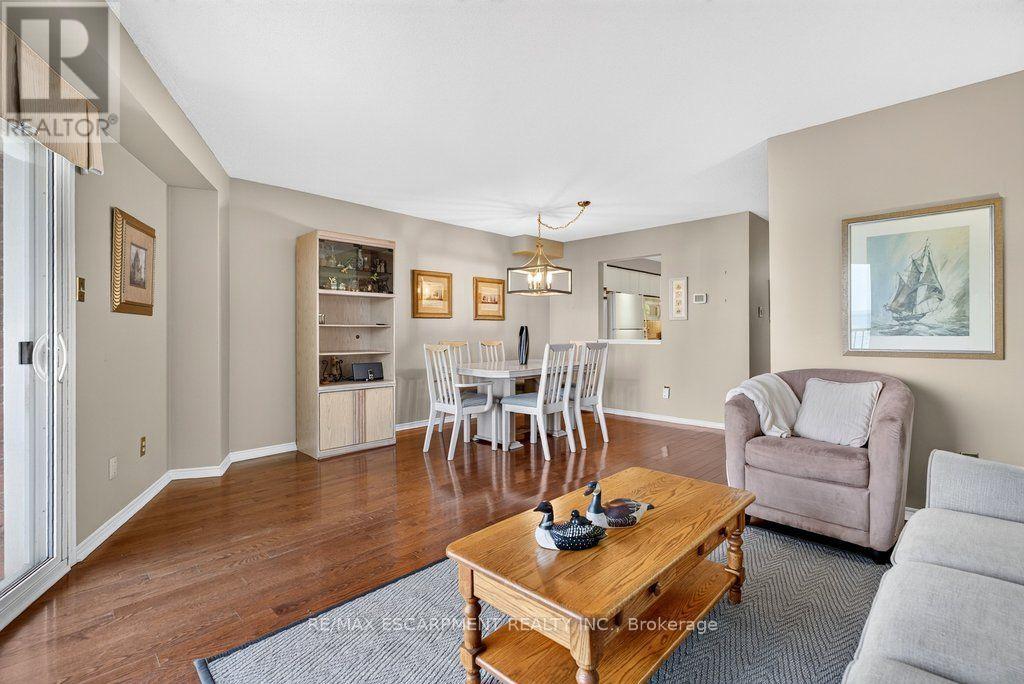 #8 2136 OLD LAKESHORE ROAD - 8