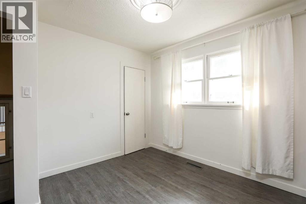 1110 19 Street N - 19