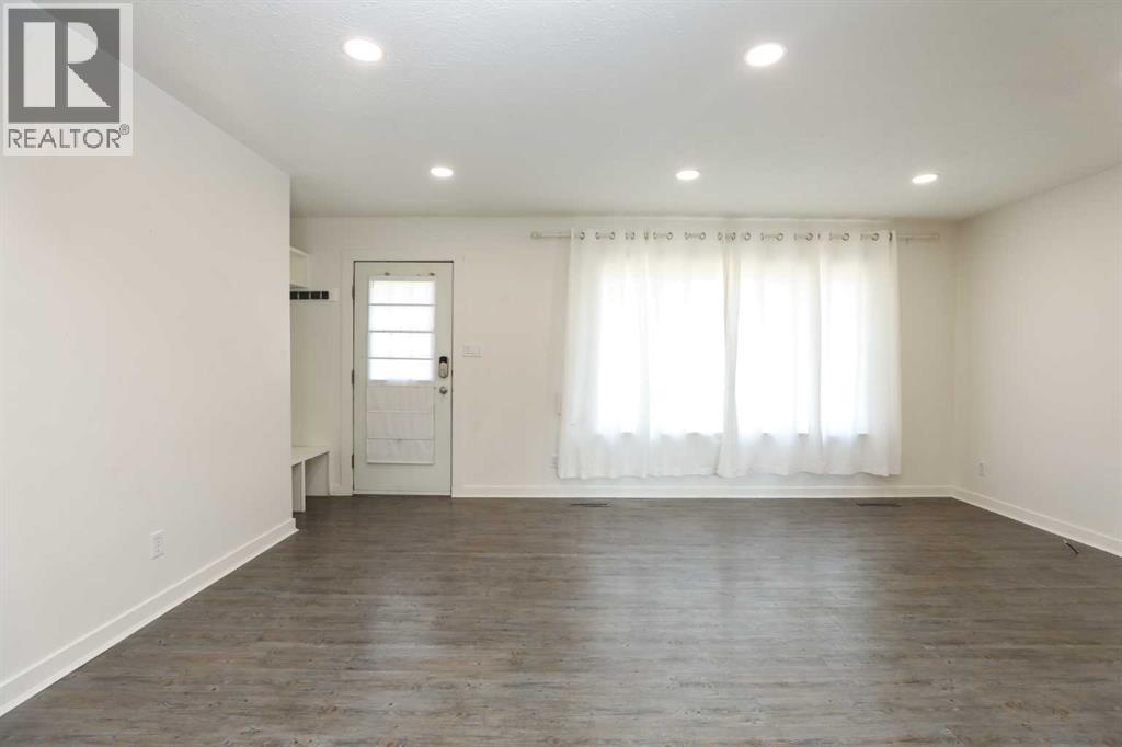 1110 19 Street N - 4