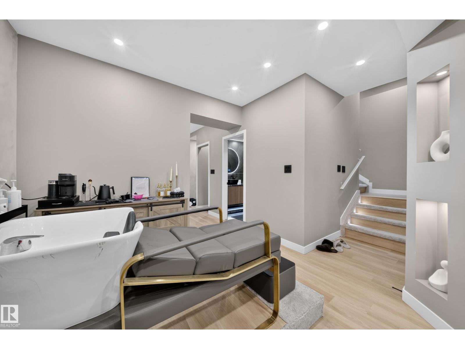 4301 38 st - 42
