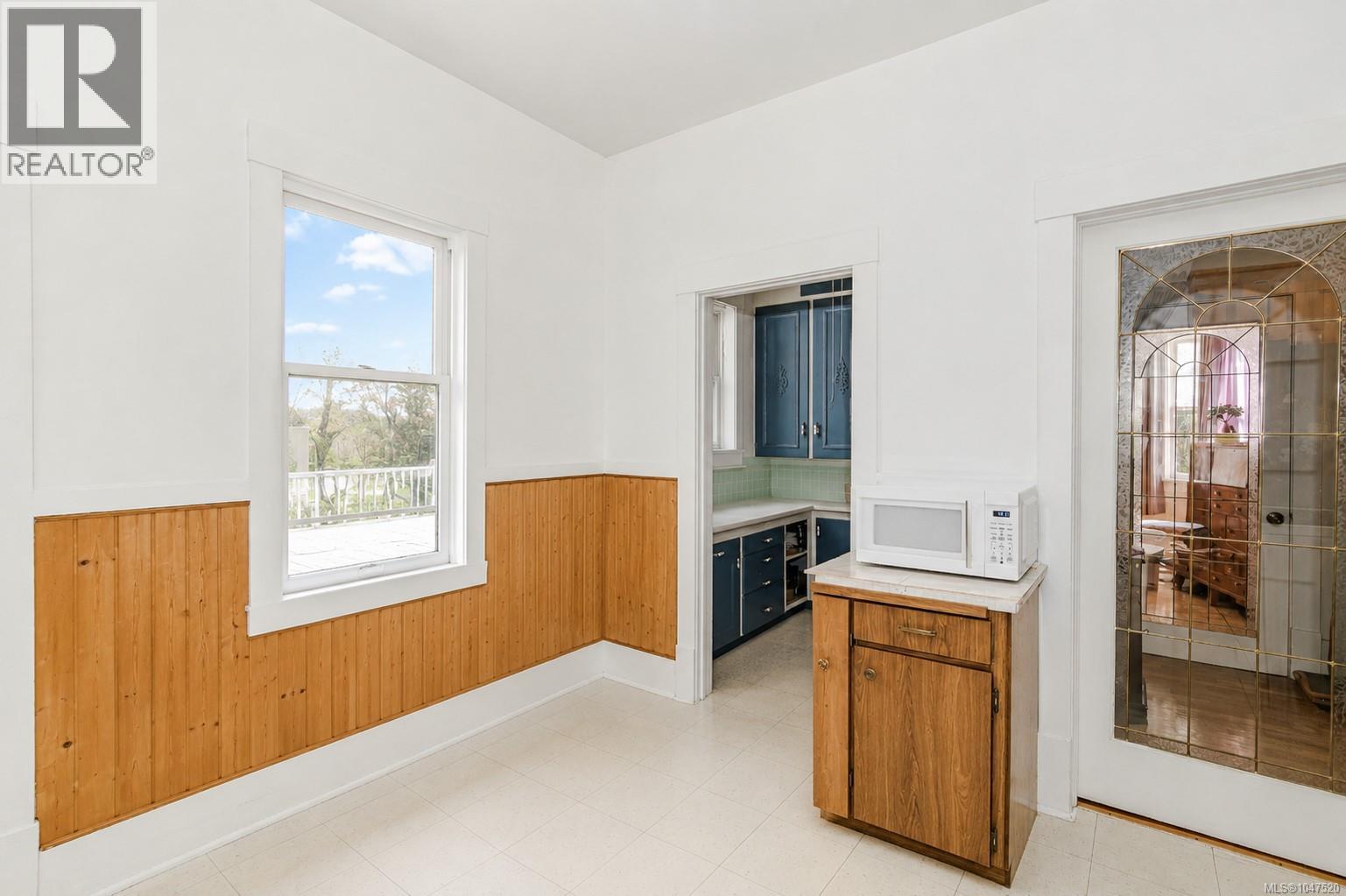  2833 Colquitz Avenue, Saanich