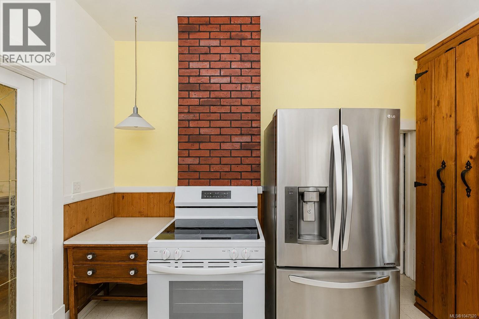  2833 Colquitz Avenue, Saanich