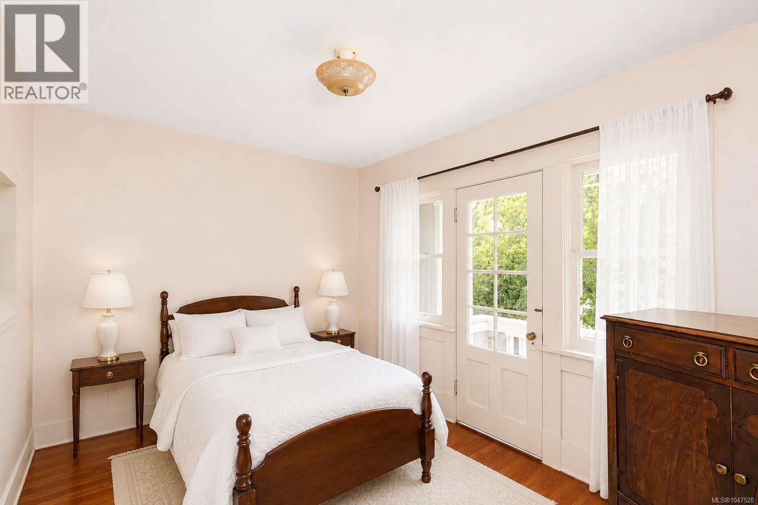  2833 Colquitz Avenue, Saanich
