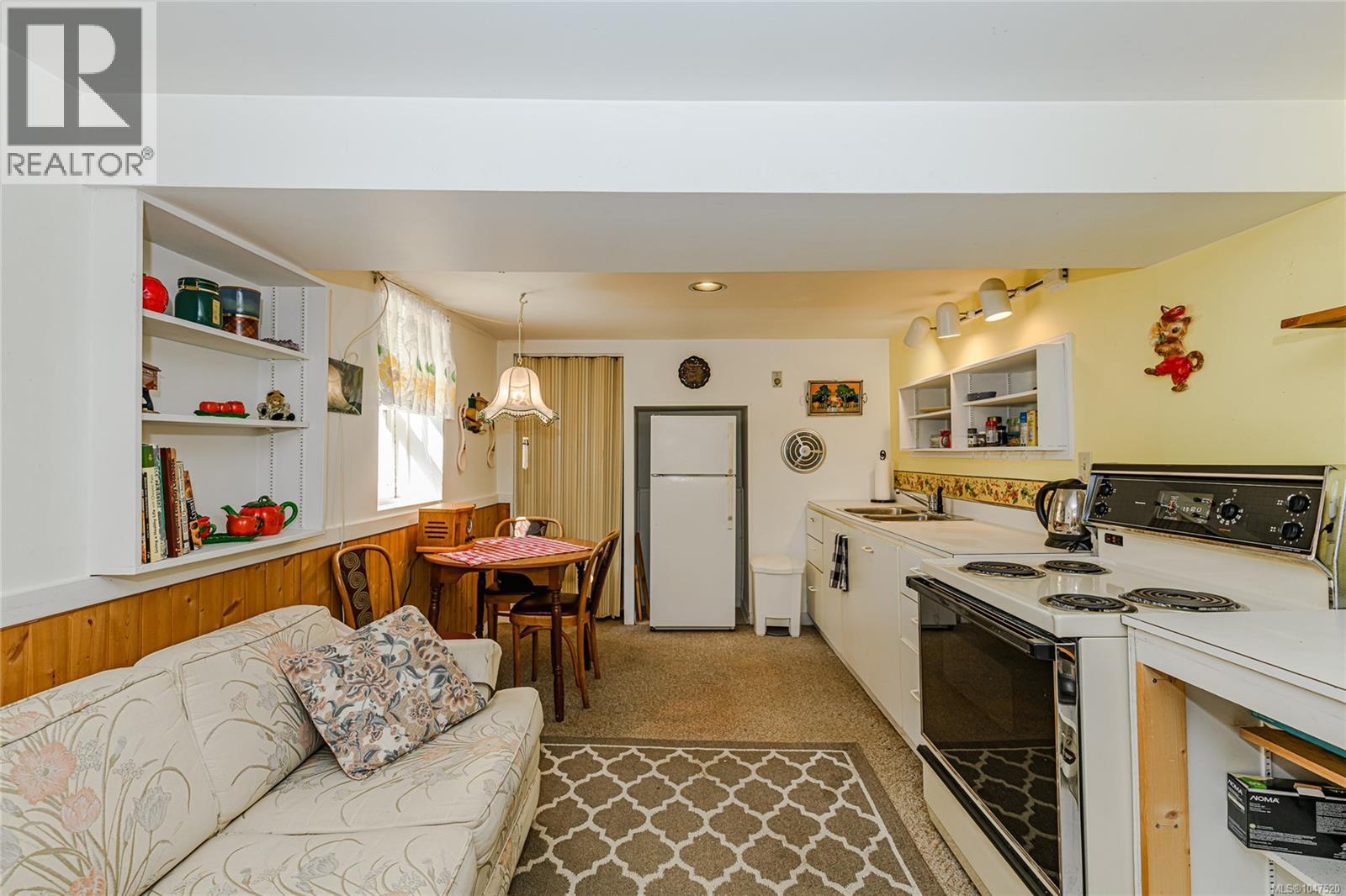  2833 Colquitz Avenue, Saanich