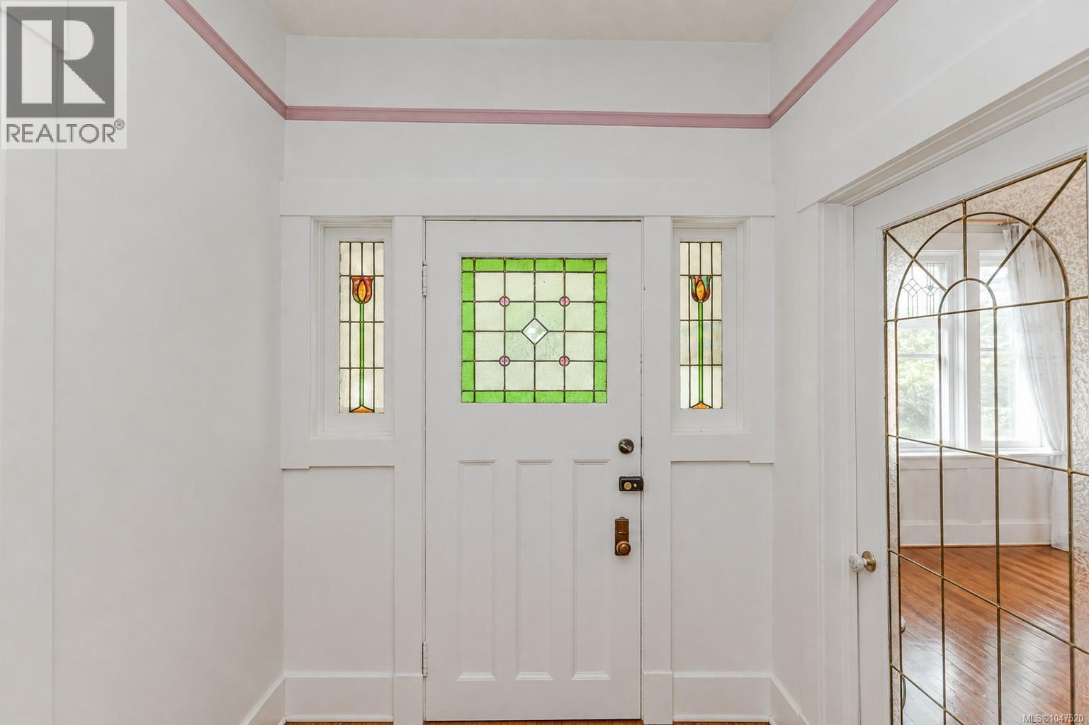 2833 Colquitz Ave - 8