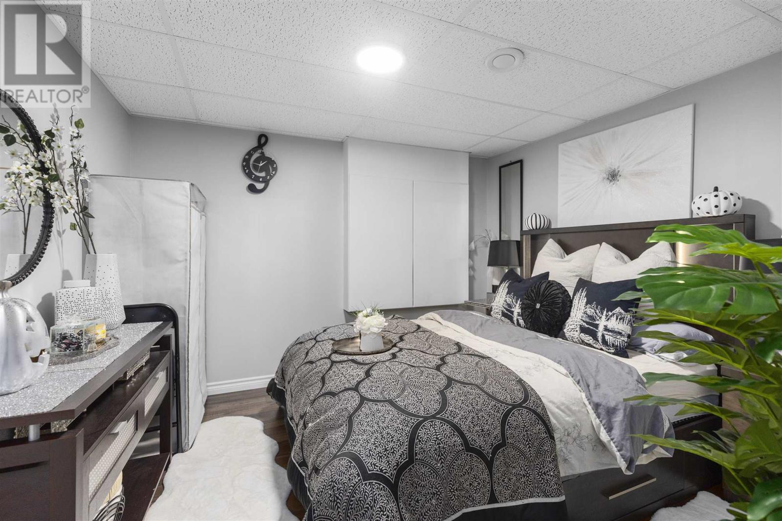 6 Millstream DR - 50